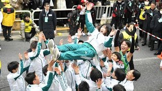 Ｖ８の青学大・原監督の妻・美穂さんも箱根駅伝初の胴上げ「空が綺麗でした」[Japan news]原監督が満面の笑みで歓喜の輪に引っ張り「わー！」