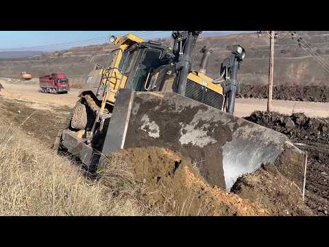 Slope Cleaning With The Caterpillar D9T Bulldozer | Work in the Mine