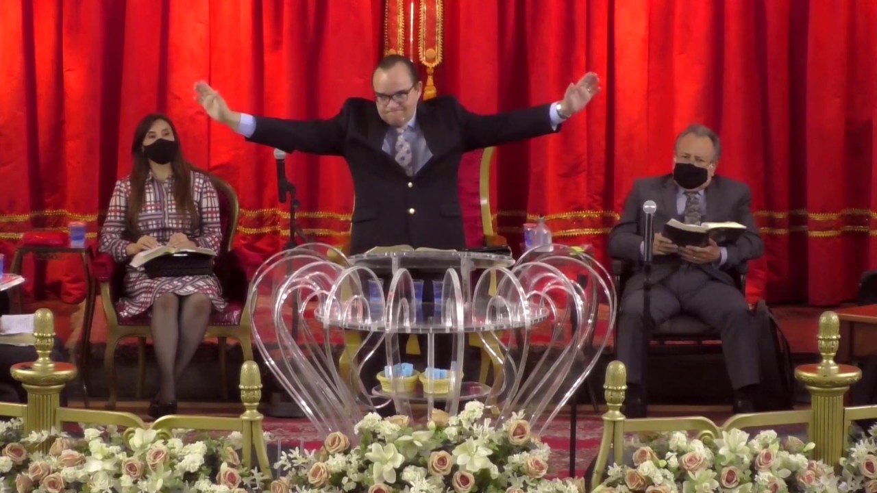 "Ainda que eu ande pelo vale da sombra da morte - revela companhia na hora da prova" - Salmo 23