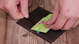 Практичный картхолдер с держателем для Apple AirTag из натуральной кожи Grande Pelle 11606 коричневый