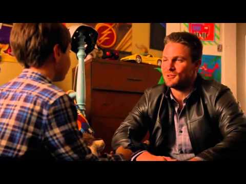 Arrow (4x08) Oliver meets his son and plays with him