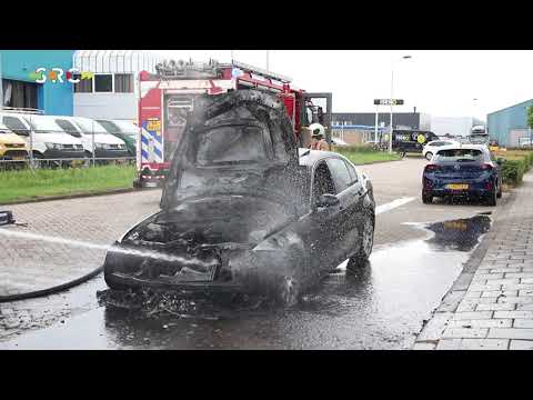 Autobrand op industrieterrein in Leerdam