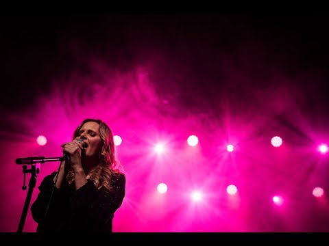 ISABELLE A - "SAMEN IN DAT DONKERE HUIS"  (LIVE @ RADIO 1 LUC DE VOS SESSIE)
