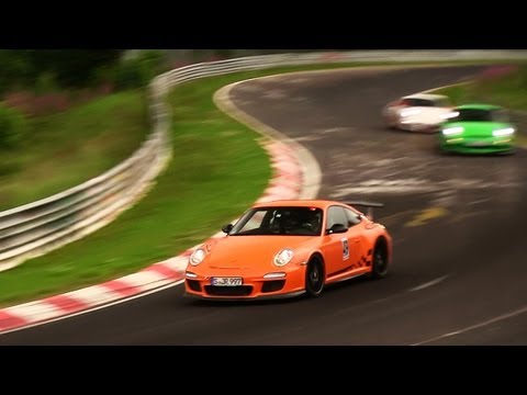 3x Porsche 997 GT3 RS racing each other!