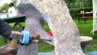 preview picture of video 'Workshop beeldhouwen 2013 Part 2 Farai Kasvinge Stone Pecker. Wie erstelle ich eine Stein Skulptur'