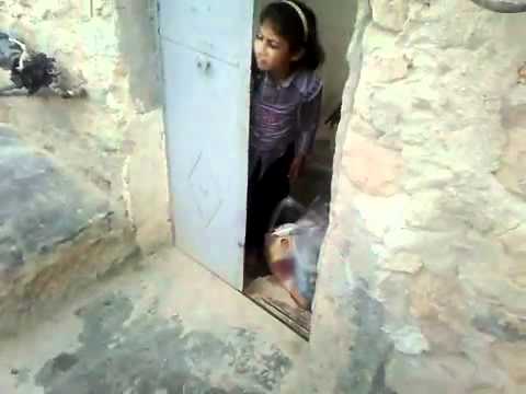 توزيع المعونات الإغاثية في الأتارب في محافظة حلب من قبل كتيبة شهداء الأتارب