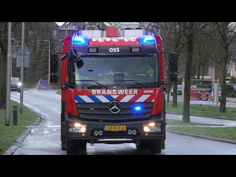 Brandweer Oss TS 21-3131 en HW 21-3151 met spoed naar verschillende meldingen in Oss