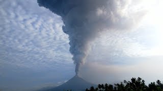 Video Detik-detik Gunung Soputan Meletus, Abu Vulkanis Capai 3 Kilometer