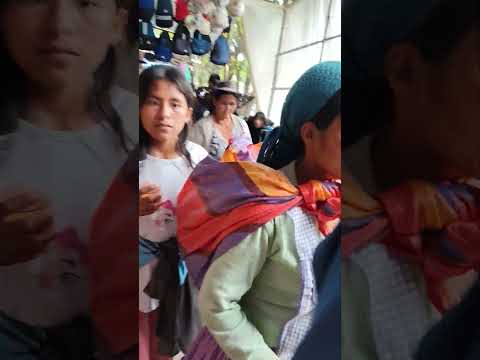 Caminando por mercado en Quillacollo, Cochabamba, Bolivia. #edoardofiori #viajes #Quillacollo