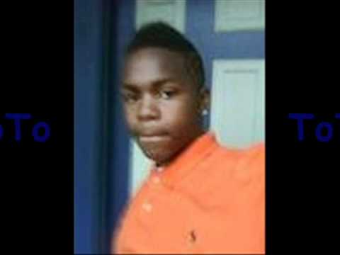 然后我双手捂脸，哭着喊着妈妈。