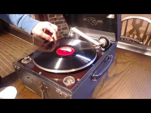 Demonstration of Columbia Viva Tonal Grafonola Model 112 from c1928
