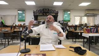 הרב דניאל אלול - שיעור זוגיות מפרשת ויחי - כאן חיים בשמחה - תשפ"ו (ישיבת שעלבים) - התמונה מוצגת ישירות מתוך אתר האינטרנט יוטיוב. זכויות היוצרים בתמונה שייכות ליוצרה. קישור קרדיט למקור התוכן נמצא בתוך דף הסרטון