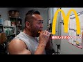 ジムの控え室でこっそり朝マックしてみた