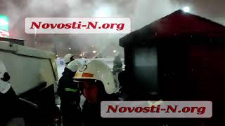 Пожар на Серой площади в Николаеве: сгорела будка рядом с катком (видео)