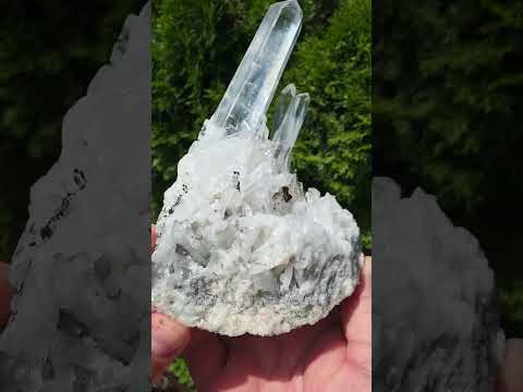💎 K MÁNÍ/AVAILABLE Křišťálová drúza - Peñas Blancas, Kolumbie www.esmeraldas.cz #křišťál #quartz