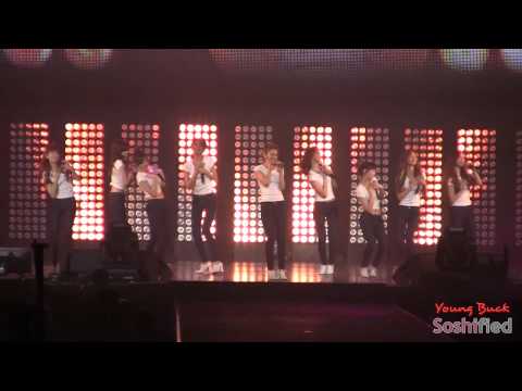 110611 Girls' Generation (SNSD) - Gee (SMTown Live Concert Paris)