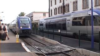 preview picture of video 'SNCF TER, 06/08/2002, en gare de Obernai, croisement de deux autorails doubles 73500 (DV)'