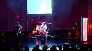 Tom Vek 09 A Chore (Shepherds Bush Empire London 16/11/2011)