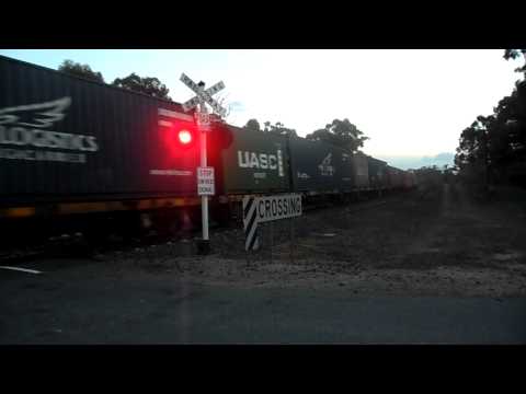 G534 DL41 & DL48R Huge conatiner train at Mangalore 30/3/2012