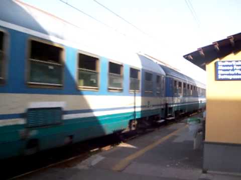 Espresso 833 in transito a Pietrarsa effettuato con E402B