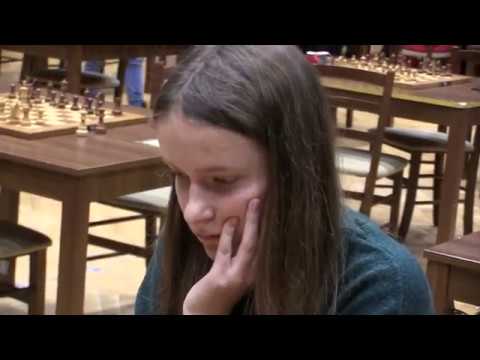 študentky SŠ 5.2.  Ucekajová Veronika - WFM Ferková Dominika 0 - 1