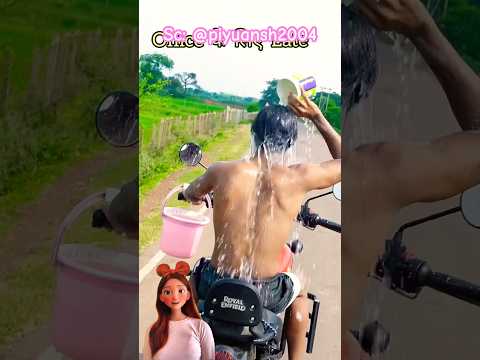 Mandi di atas motor Source: @piyuansh2004 #comedy #funny #bikelife #cycling #automobile #vlog