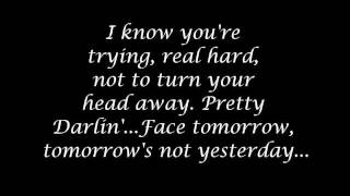 Darlin&#39; - Avril Lavigne (lyrics)