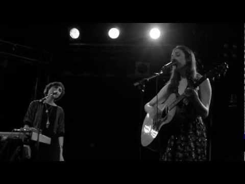 Marissa Nadler & Cat Martino - The Sun Always Reminds Me Of You (Live at Klubi)