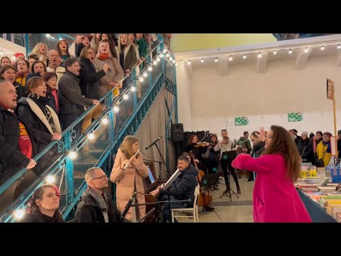 Adiemus (Karl Jenkins) - Flash mob - The Choir Spievanie nás baví led by Anna Re