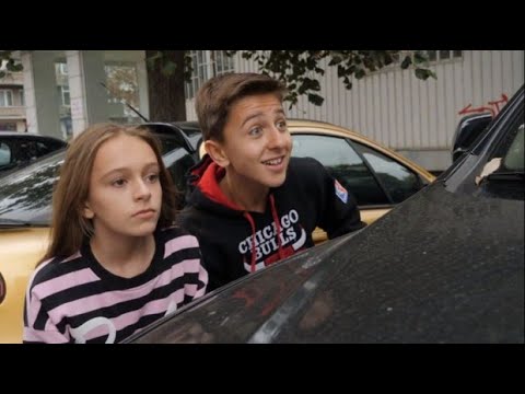 Младежи представят по забавен начин новата система за събиране на отпадъци във Варна