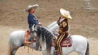 Antonio Aguilar Jr. y Ezequiel Peña (juntos)- Un puño de tierra