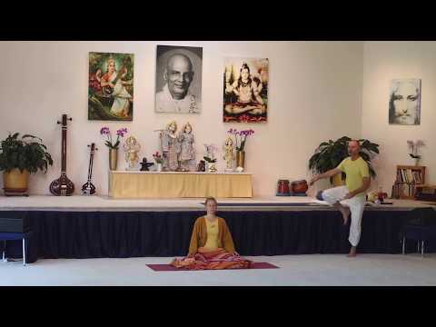 Variationen Mittelstufen Yogastunde mit Brahmadev - Live 9:15 Uhr 09.05.2020