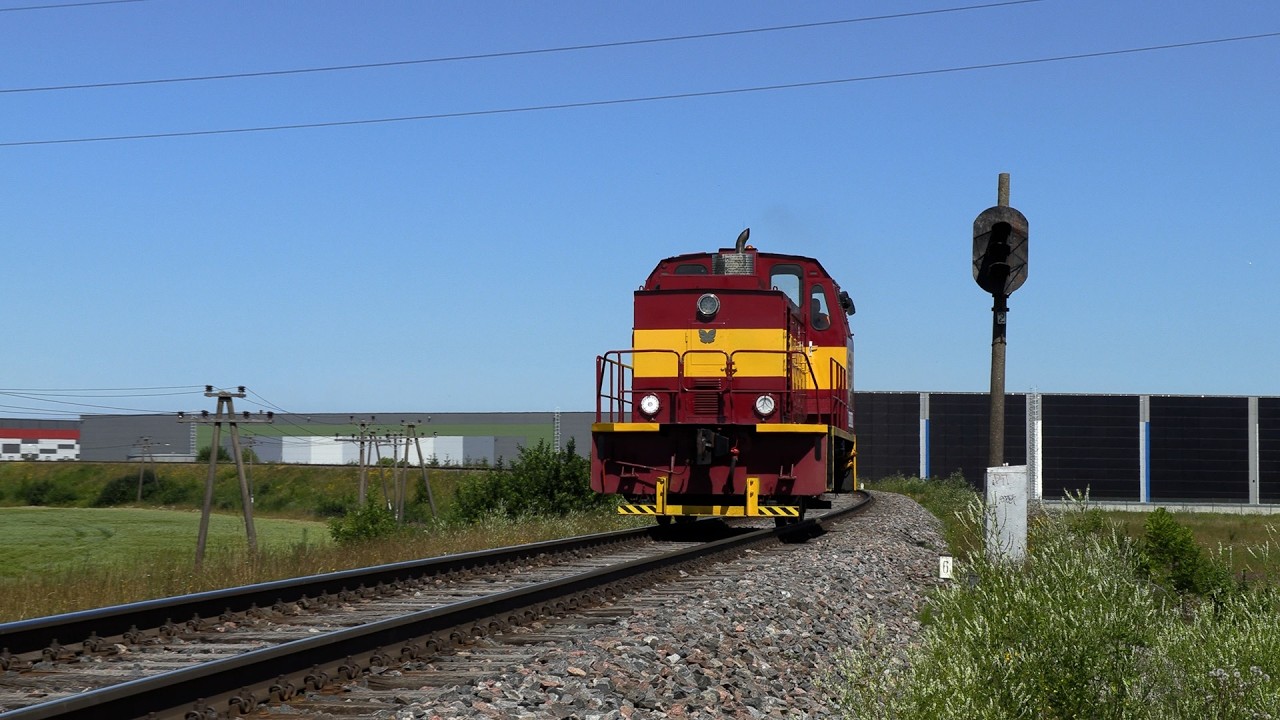 Тепловоз ТГМ23В48-483 близ ст. Маарду / TGM23V48-483 near Maardu station