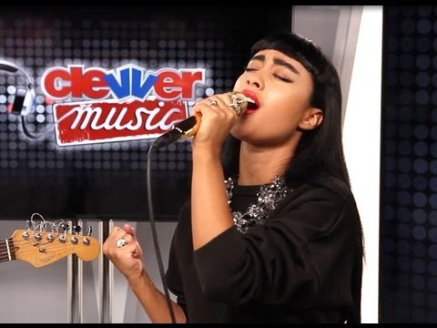 NATALIA KILLS PERFORMS 