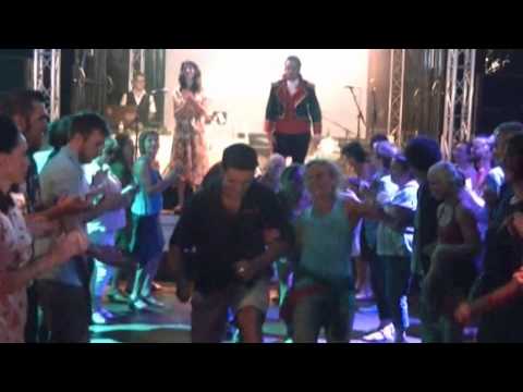 De Oilsjterse "Cake Walking,, tijdens CIRK!Oilsjt 2015