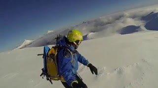 preview picture of video 'Andes Sur Expediciones: Volcán Casablanca, cumbre, backcountry, snowboarding.'