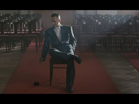 Psy. Suita Jazzowa z dźwiękami ulewnego deszczu i burzy.