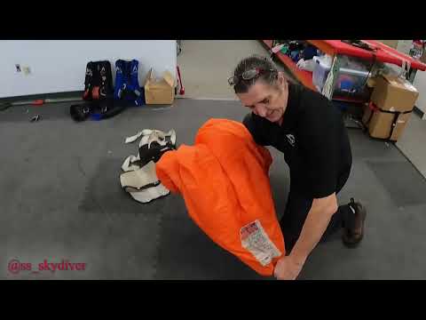 Reserve repack with long ear methods - with Derek Thomes  تطبيق المظلة الاحتياطية