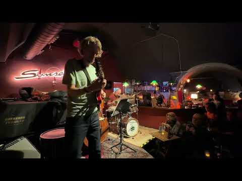 Gustav Lundgren, Jorge Rossy, Camil Arcarazo. ”I’ll Remember April” (Sunset jazz club)