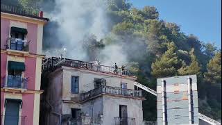 terrore-a-salerno-incendio-in-casa-si-estende-anche-alla-vegetazione