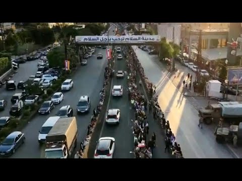 Video | Supporters line streets as pope's motorcade heads to Beirut | AFP