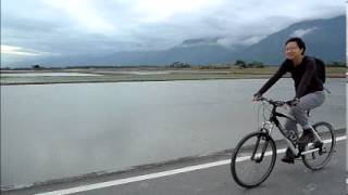 preview picture of video 'Bicycling in Guanshan, Taitung, Taiwan -  台灣 後山 关山镇'
