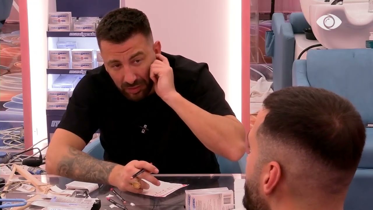 Jozi dhe Kelly shkruajnë tekst kënge së bashku