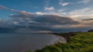 preview picture of video 'Seweraby Cliffs, Bridlington, timelapse of approaching squalls'