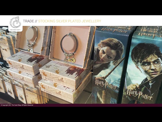 Vídeo relacionado con Harry Potter The Carat Shop - Pendientes de tuerca con diseño de letra