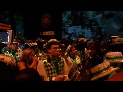 Império Serrano desfila ao som de "Bumbum paticumbum prugurundum" no "Carnaval Histórico 2014"