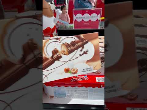 Asmr satisfying Kinder bueno Milk & Hazelnut Bar #shortsfeed  #asmr #trending #satisfying  #ytshorts