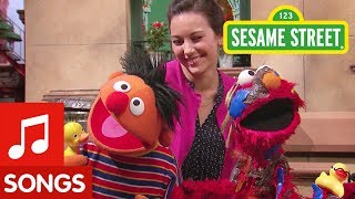 Sesame Street: Elmo and Ernie Sing Rubber Duckie Song