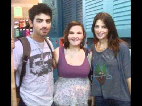 download lagu mp3 mp4 Ashley Greene Demi Lovato, download lagu Ashley Greene Demi Lovato gratis, unduh video klip Ashley Greene Demi Lovato