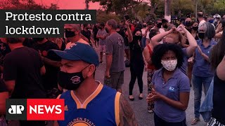 Moradores e comerciantes protestam contra lockdown em Búzios, no RJ